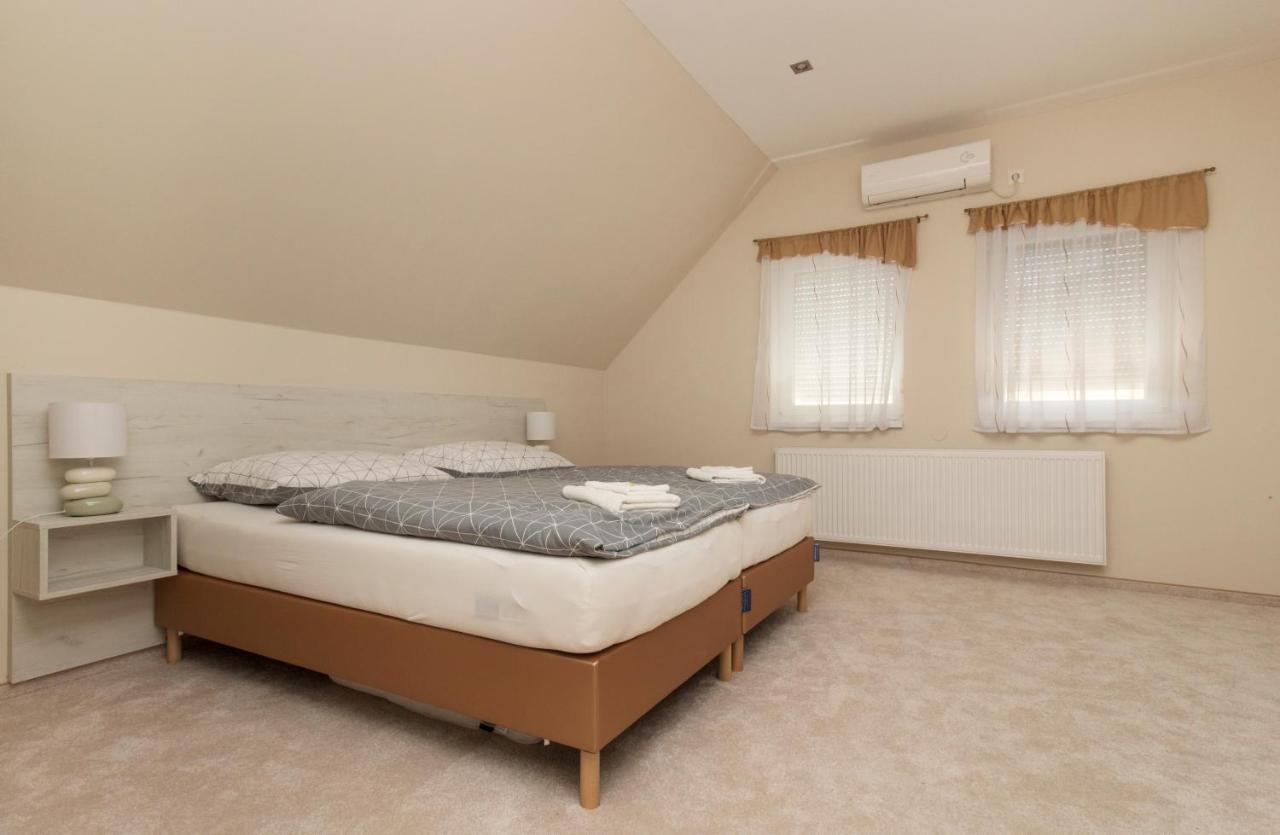 Ponty-Lak Panzio Guest House Dávod Eksteriør bilde
