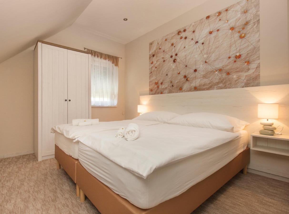 Ponty-Lak Panzio Guest House Dávod Eksteriør bilde
