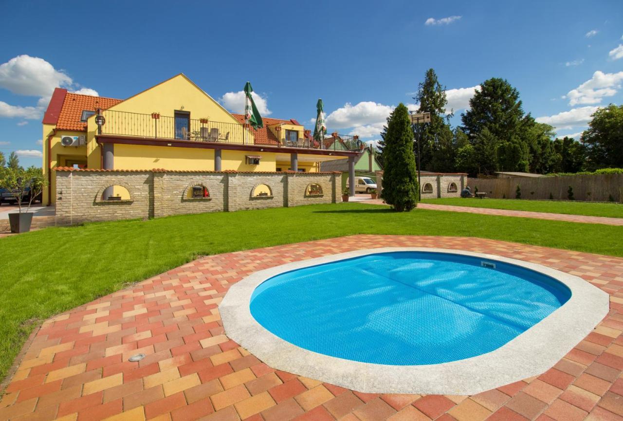 Ponty-Lak Panzio Guest House Dávod Eksteriør bilde